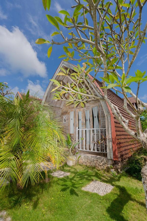 Hotel The Mel Huts à Batununggul Extérieur photo