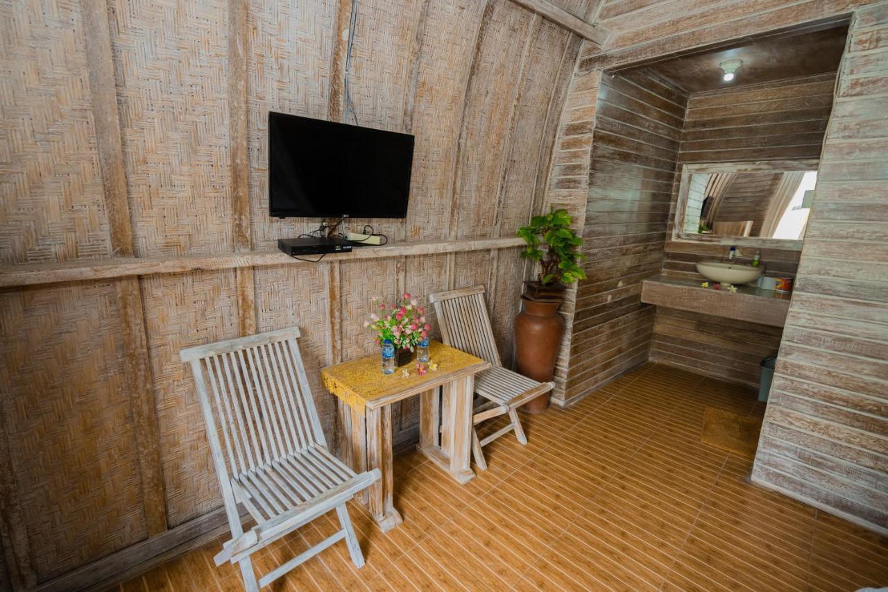 Hotel The Mel Huts à Batununggul Extérieur photo