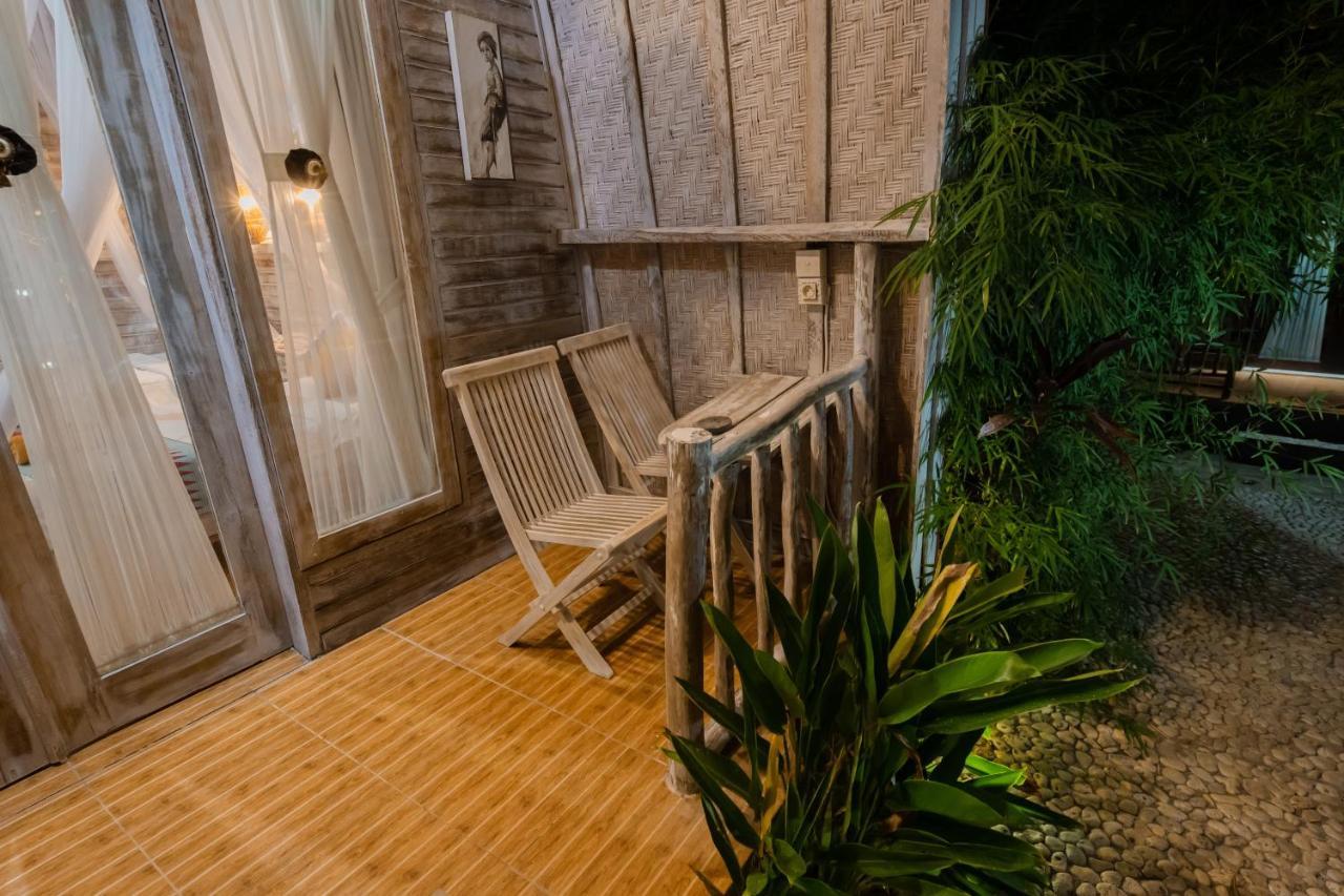 Hotel The Mel Huts à Batununggul Extérieur photo