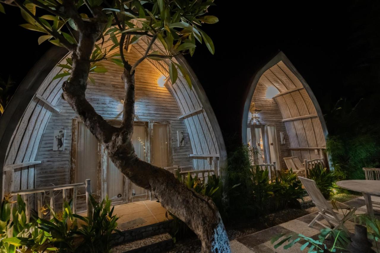 Hotel The Mel Huts à Batununggul Extérieur photo