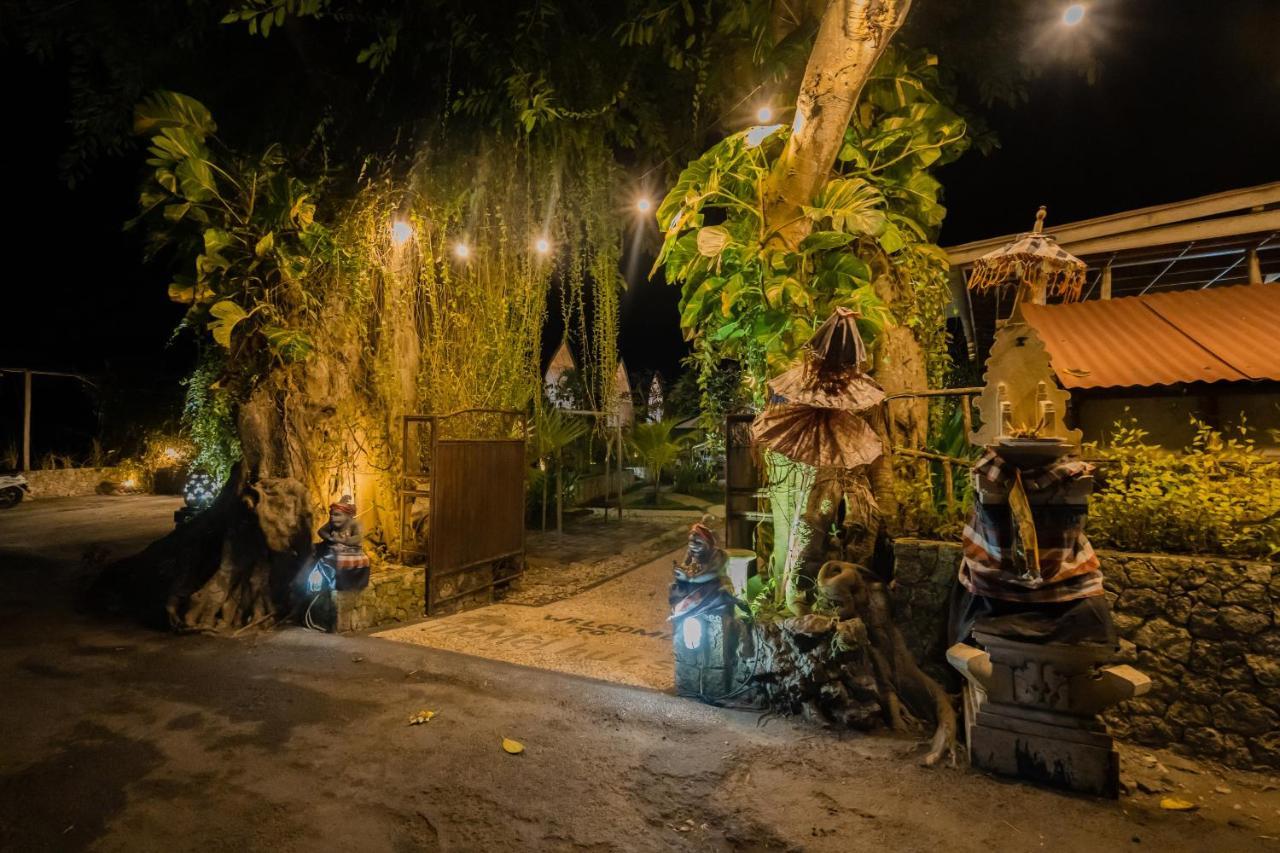 Hotel The Mel Huts à Batununggul Extérieur photo